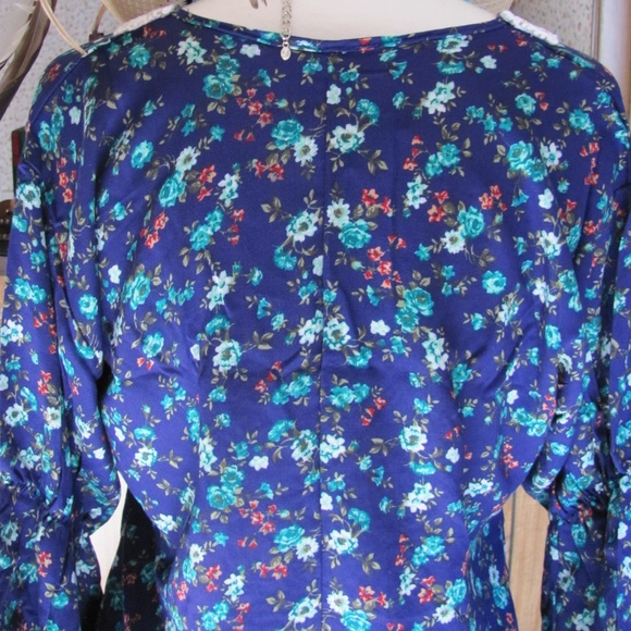 Rodeo Fox Navy Floral Bell-Sleeved Tunic  Brand Ne - Picture 7 of 8